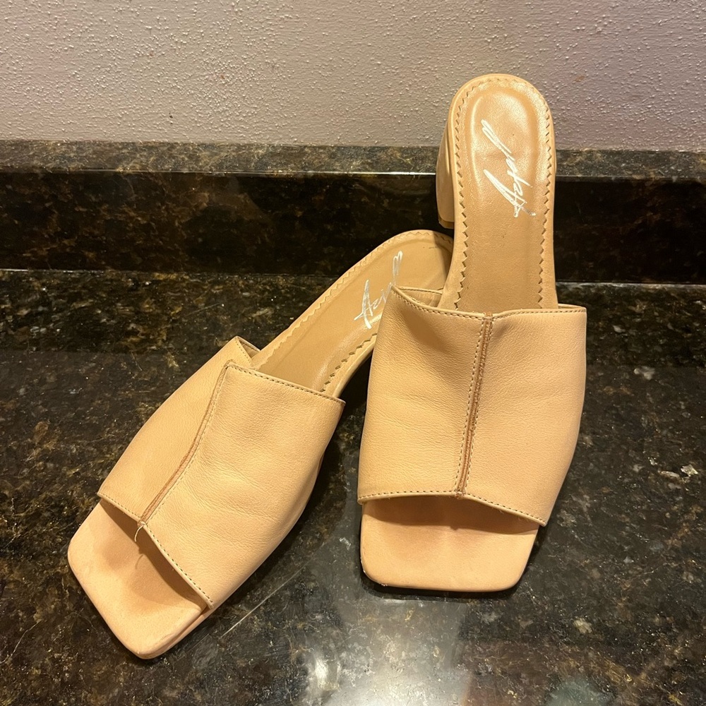 Leather women’s low heel mule